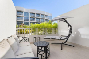 VayK - Modern Studio in JVC with a Large Terrace